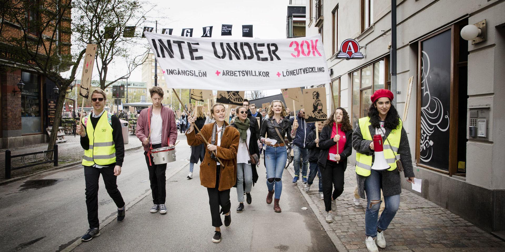 &quot;Inte under 30K&quot;, &quot;Inte under 30 000 i ingångslön&quot; var kravet från sjuksköterskedemonstranterna som tågade genom Göteborg på söndagen. 