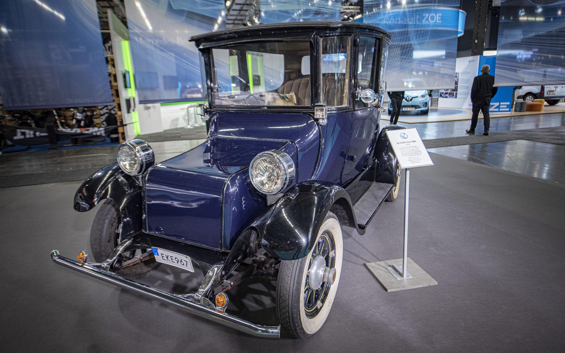 Detroit Electric från 1918. Tillverkaren hette Anderson Carriage Company och byggde cirka 2000 elbilar om året mellan 1907 och 1939.