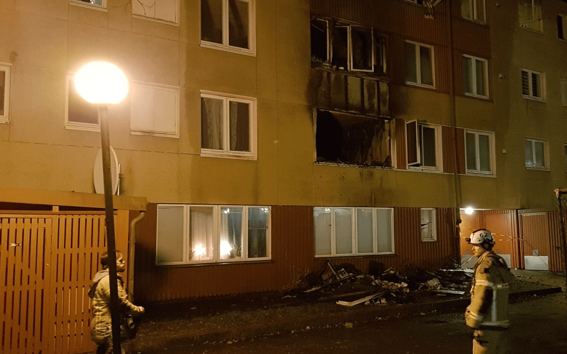 Vid 00.50-tiden fick Göteborgspolisen in larm om en brand i en lägenhet i Biskopsgården.