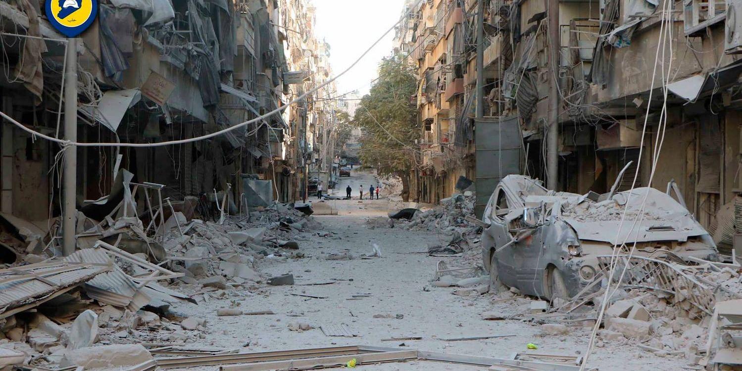 Förödelse i östra Aleppo efter flygbombningar. Arkivbild.