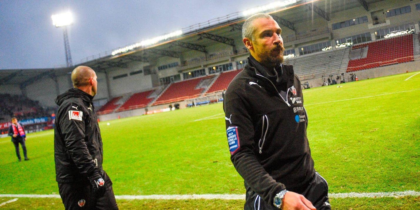 Henrik Larsson lämnar Olympia efter Helsingborgs kvalförlust mot Halmstad. Arkivbild.