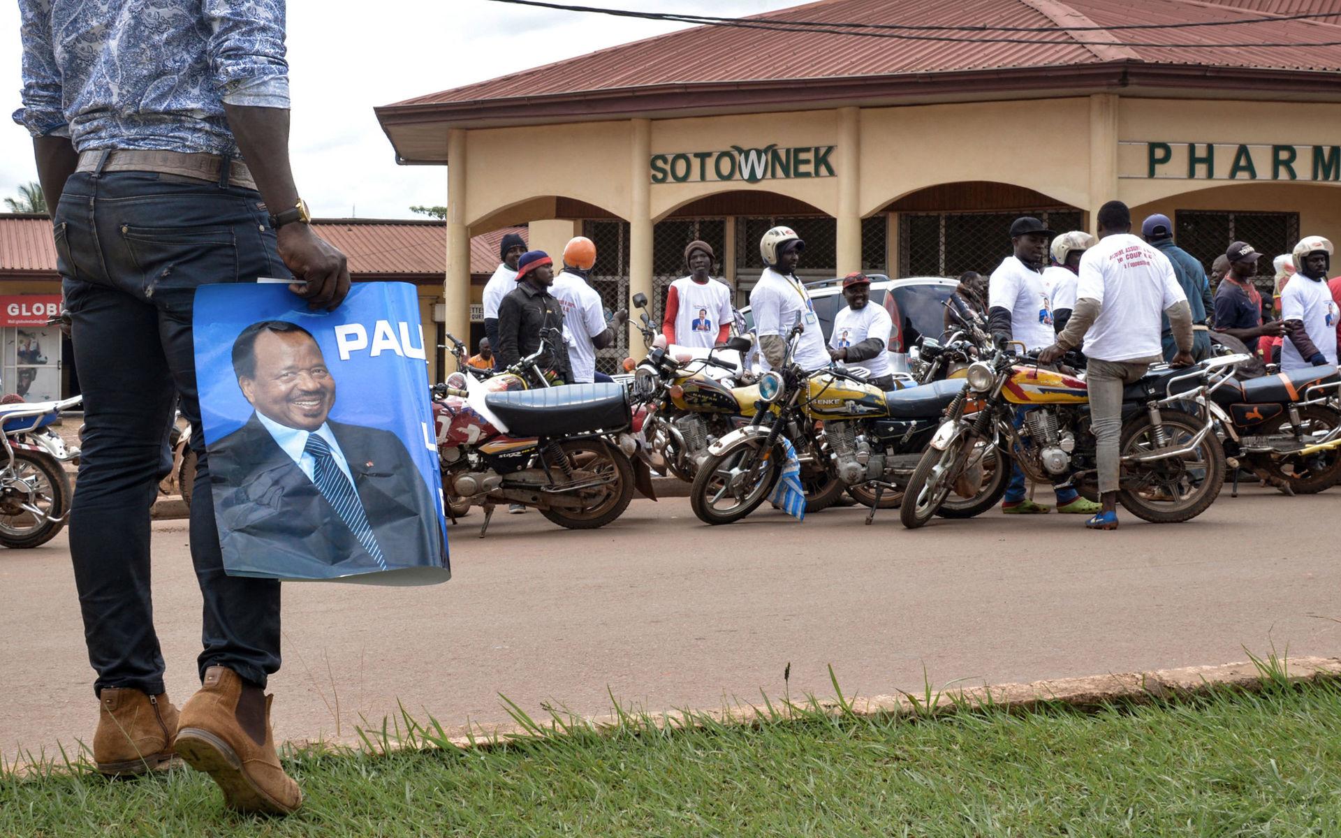 Motorcykelkampanj för den sittande presidenten Paul Biya.