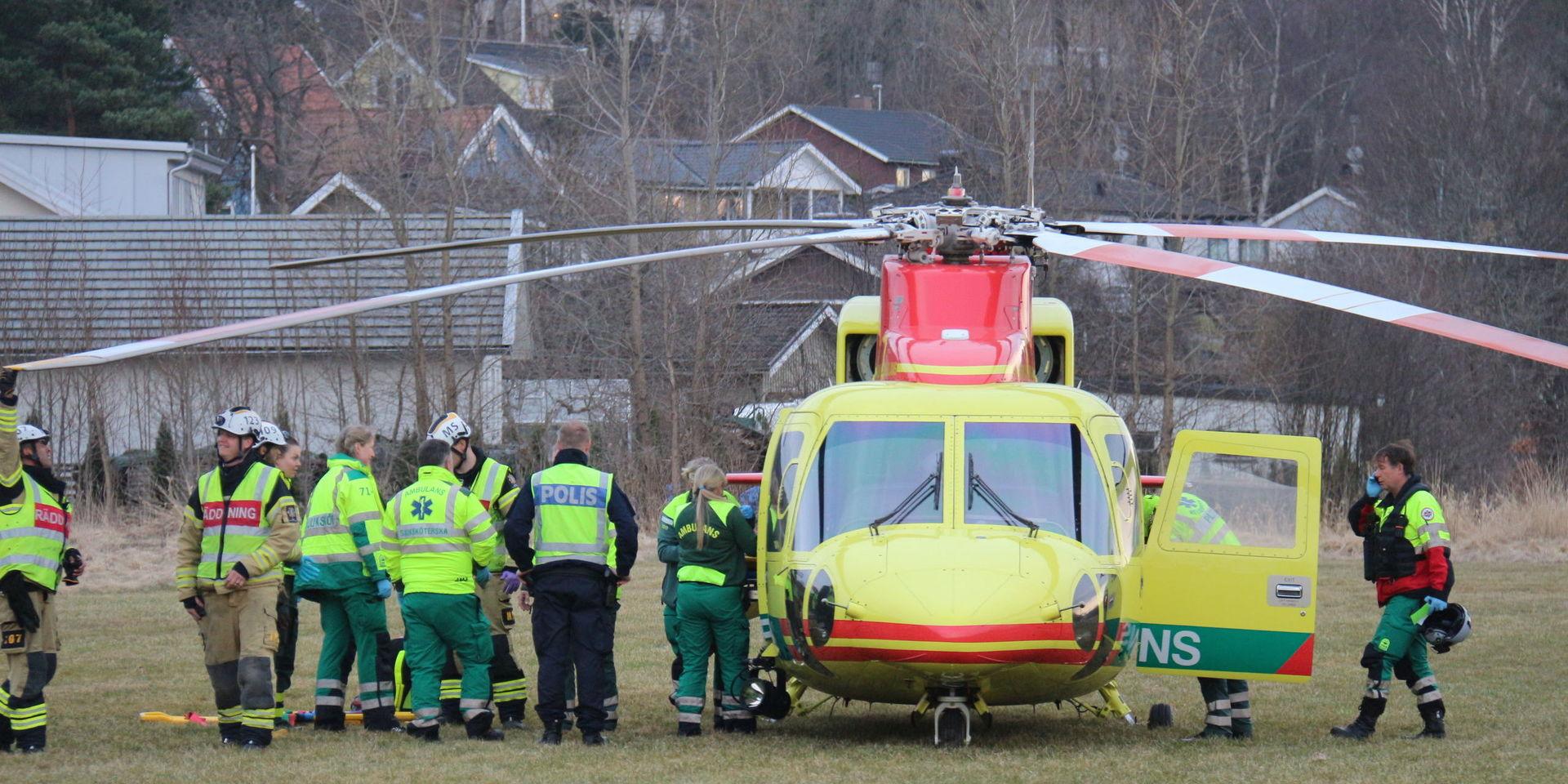 En ambulanshelikopter fanns på plats kort efter olyckan. 