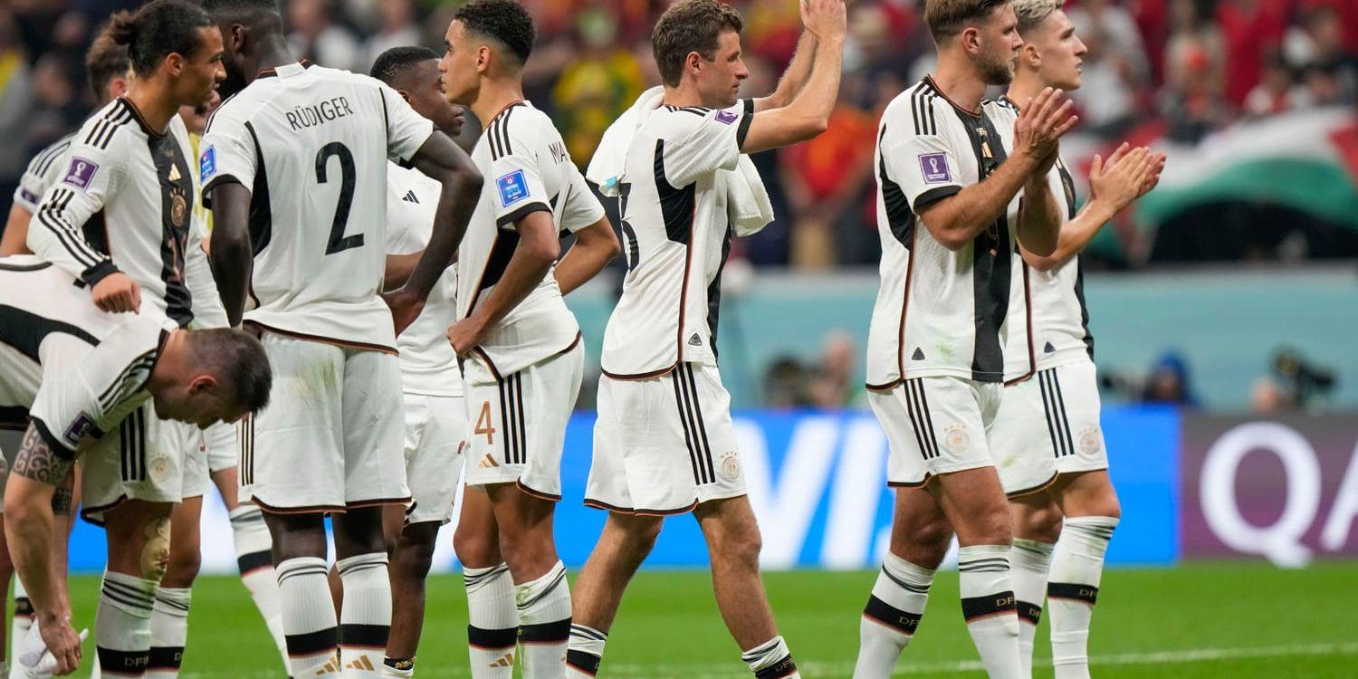 De tyska spelarna har en svår väg att vandra för att ta sig vidare till åttondelsfinal i fotbolls-VM.