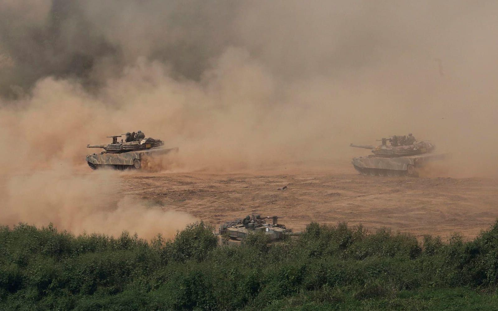 Sydkoreanska trupper övar nära gränsen till Nordkorea. FOTO: AP
