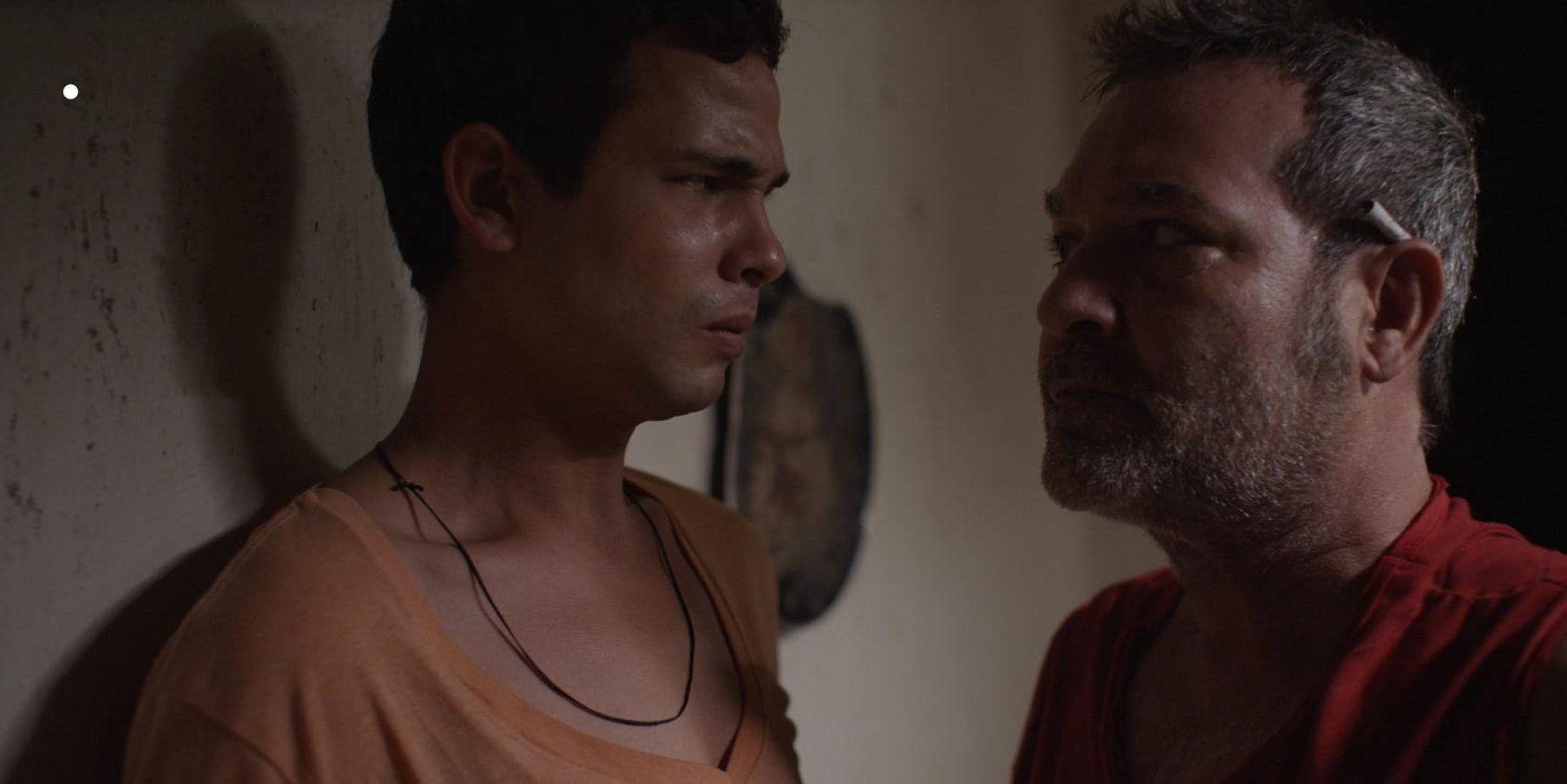 När Jesús (Héctor Medina) pappa Ángel (Jorge Perugorría) dyker upp efter 15 års frånvaro kastas den unge mannens tillvaro omkull.