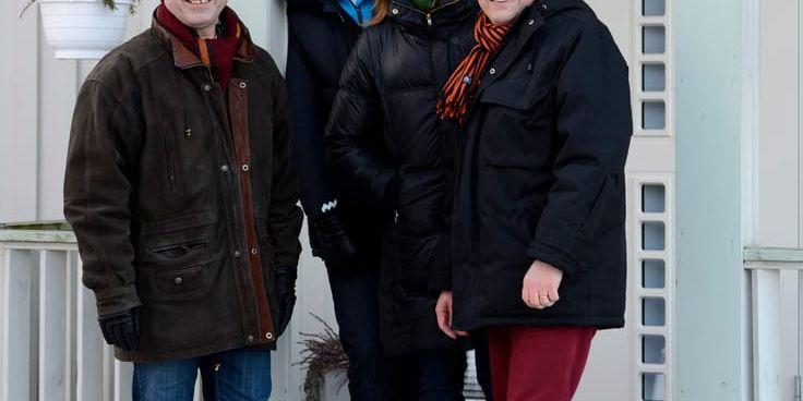 Jan Björklund, Fredrik Reinfeldt, Annie Lööf och Göran Hägglund på Lööfs veranda i Maramö – där den liberala glöden inte räckte längre än att grilla korv enligt Mattias Svensson.