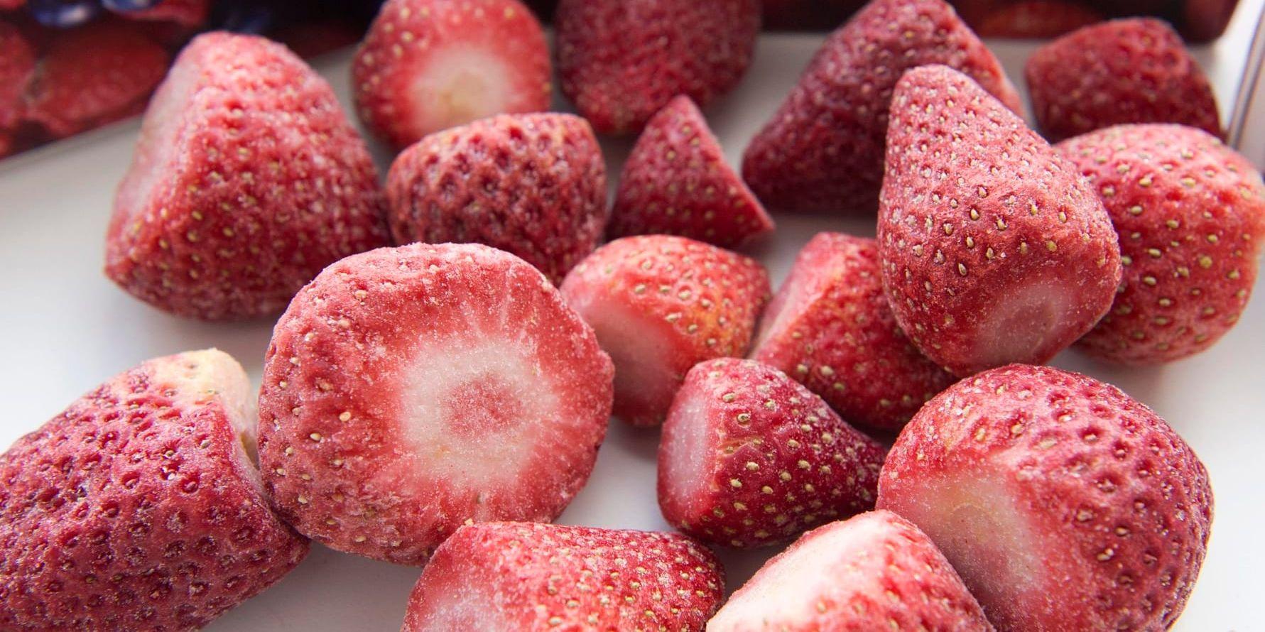 Frysta jordgubbar från Polen sprider hepatit A. Arkivbild.
