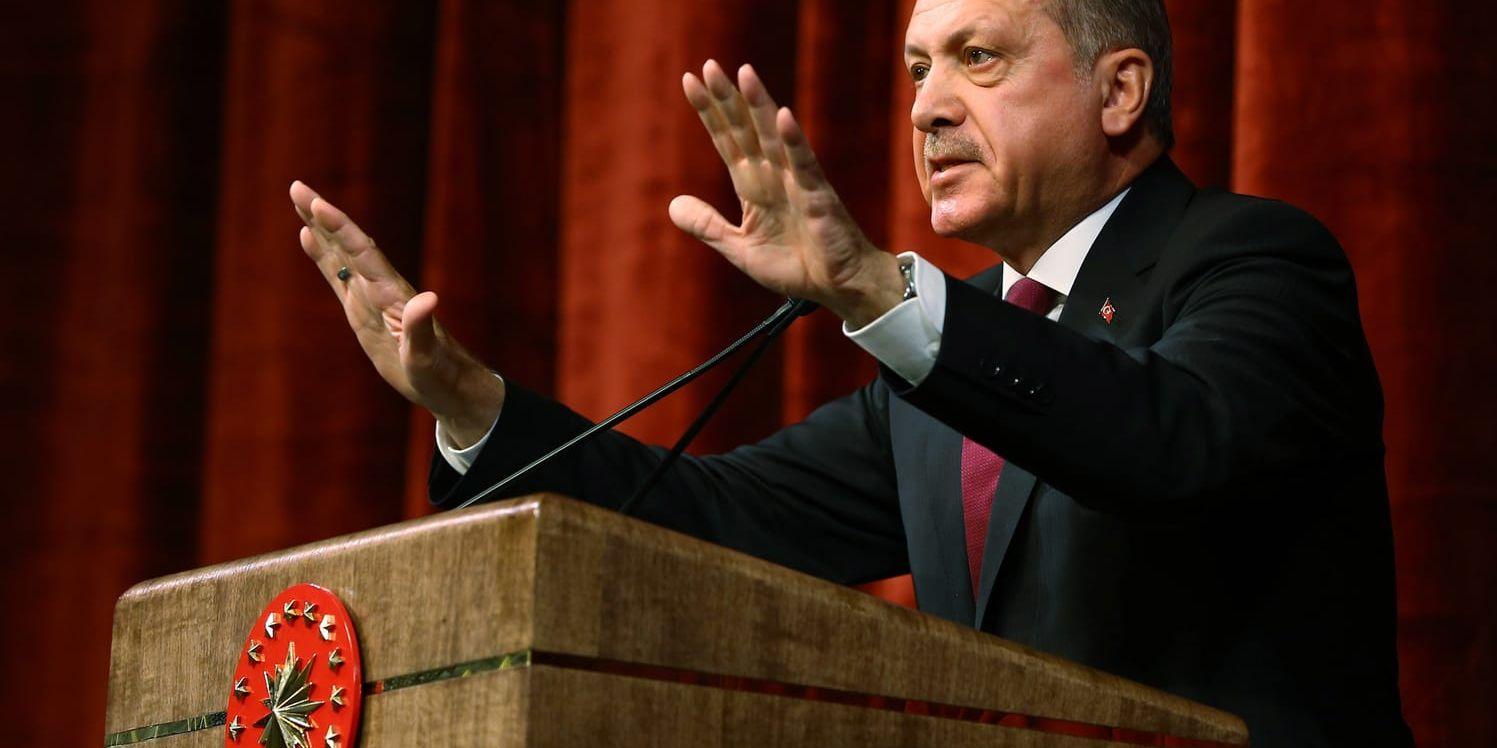 Turkiets president Recep Tayyip Erdogan under sitt tal på fredagen.
