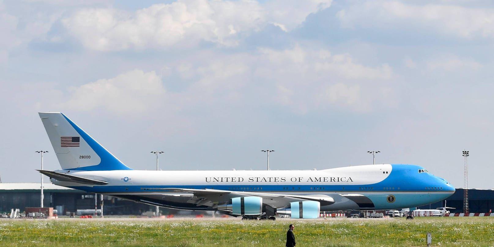 Den amerikanske presidenten Donald Trumps plan vid ankomsten till militärflygplatsen Melsbroek i Belgien.
