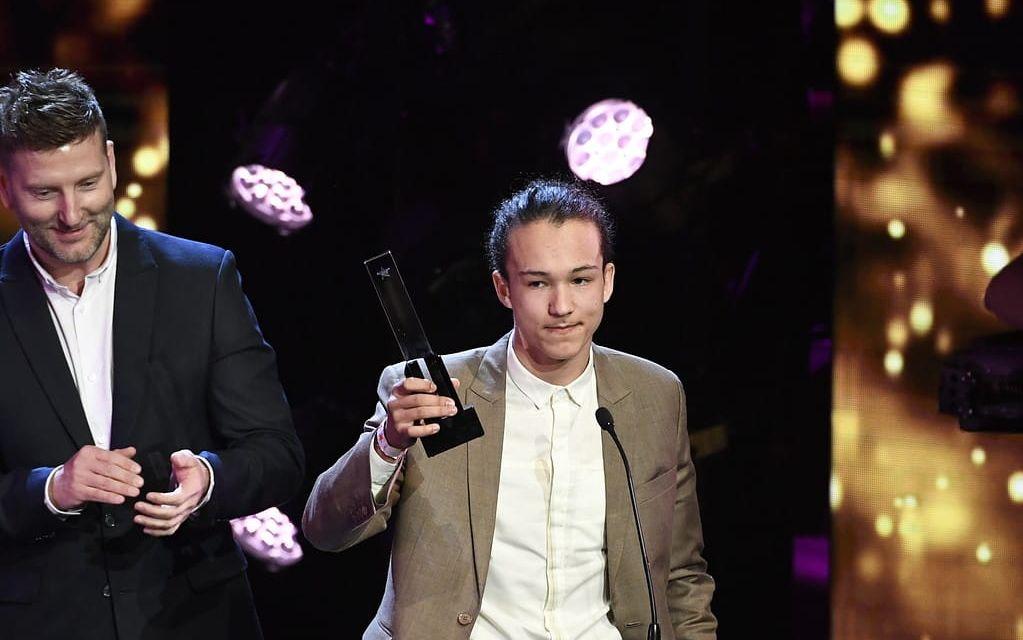 Frans tar emot priset för Årets Låt. Foto: TT.