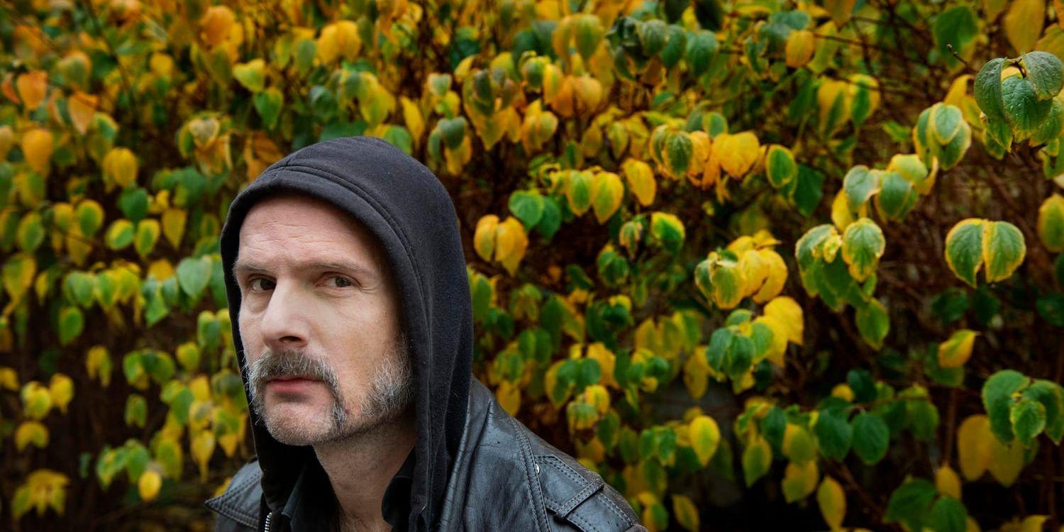Lars Bygdén är aktuell med albumet "Dark companion", där han tar avsked från sin hustru som gick bort förra året. "Det är meningen att det ska kännas", säger han.