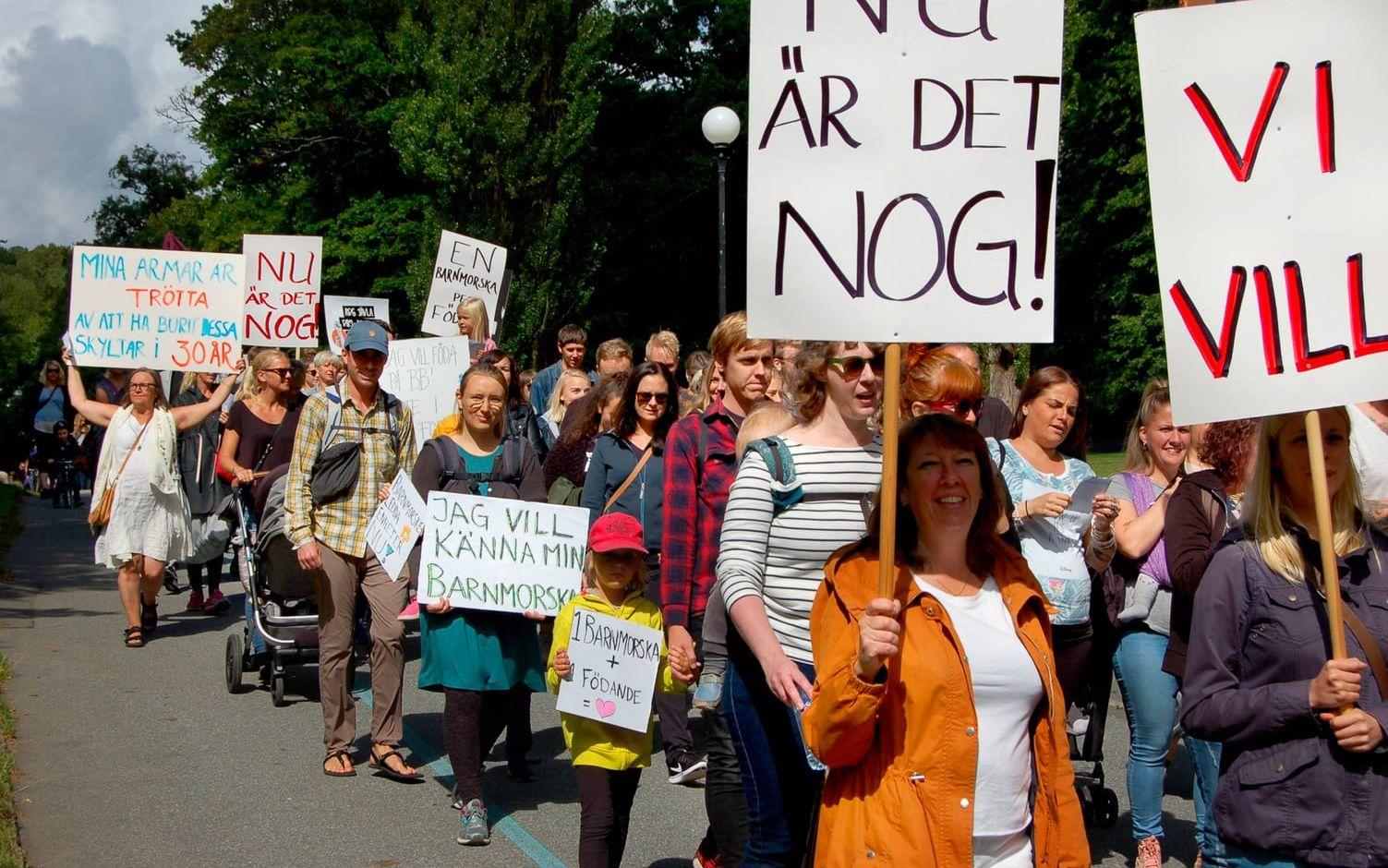 Drygt femhundra demonstrerade under söndagen från Slottsskogen till Järntorget i en protest mot BB-krisen. Bild: Adam Lundquist
