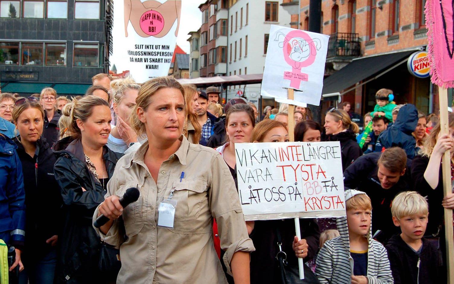 Ragnhild Hansson har själv arbetat som barnmorska och var glad över att så många gick med i marschen. Bild: Adam Lundquist
