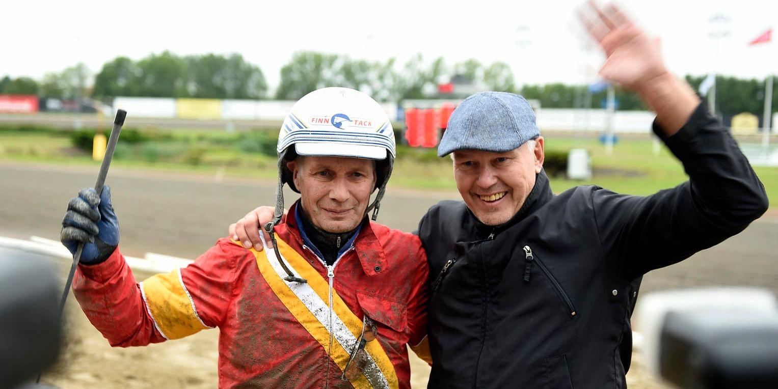 Travtränaren Timo Nurmos, till höger, och kusken Jorma Kontio, till vänster, fick fira nya triumfer på Bergsåker. Arkivbild.