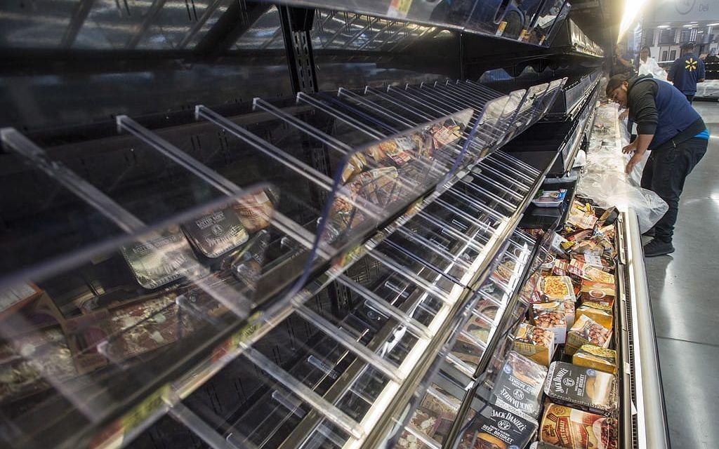 Många hyllor i Floridas livsmedelsbutiker ekar tomma. Bild: Paul Chiasson/AP