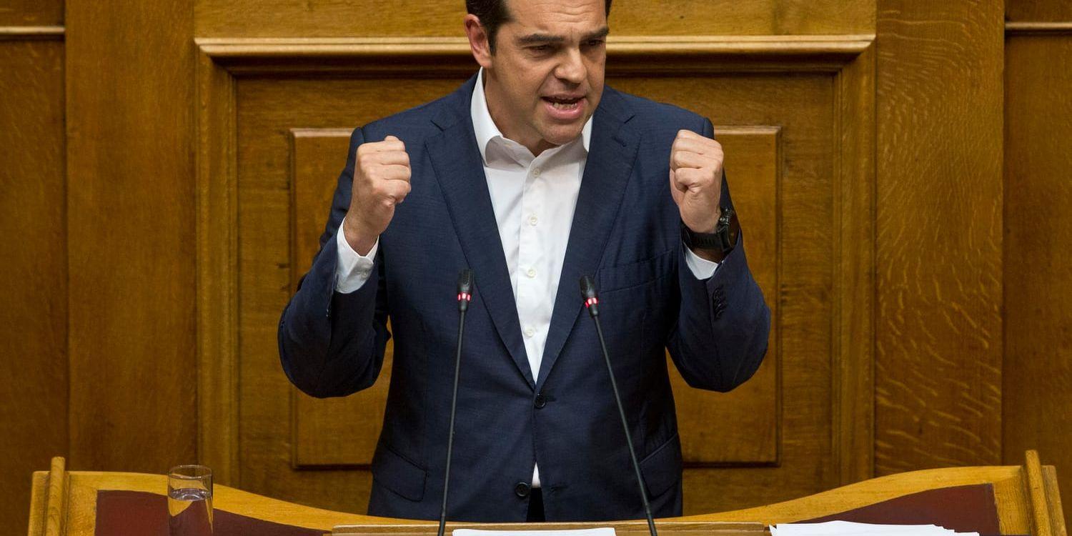 Bättre utsikter för premiärminister Alexis Tsipras. Bild från ekonomisk debatt i parlamentet i Aten tidigare i juli.