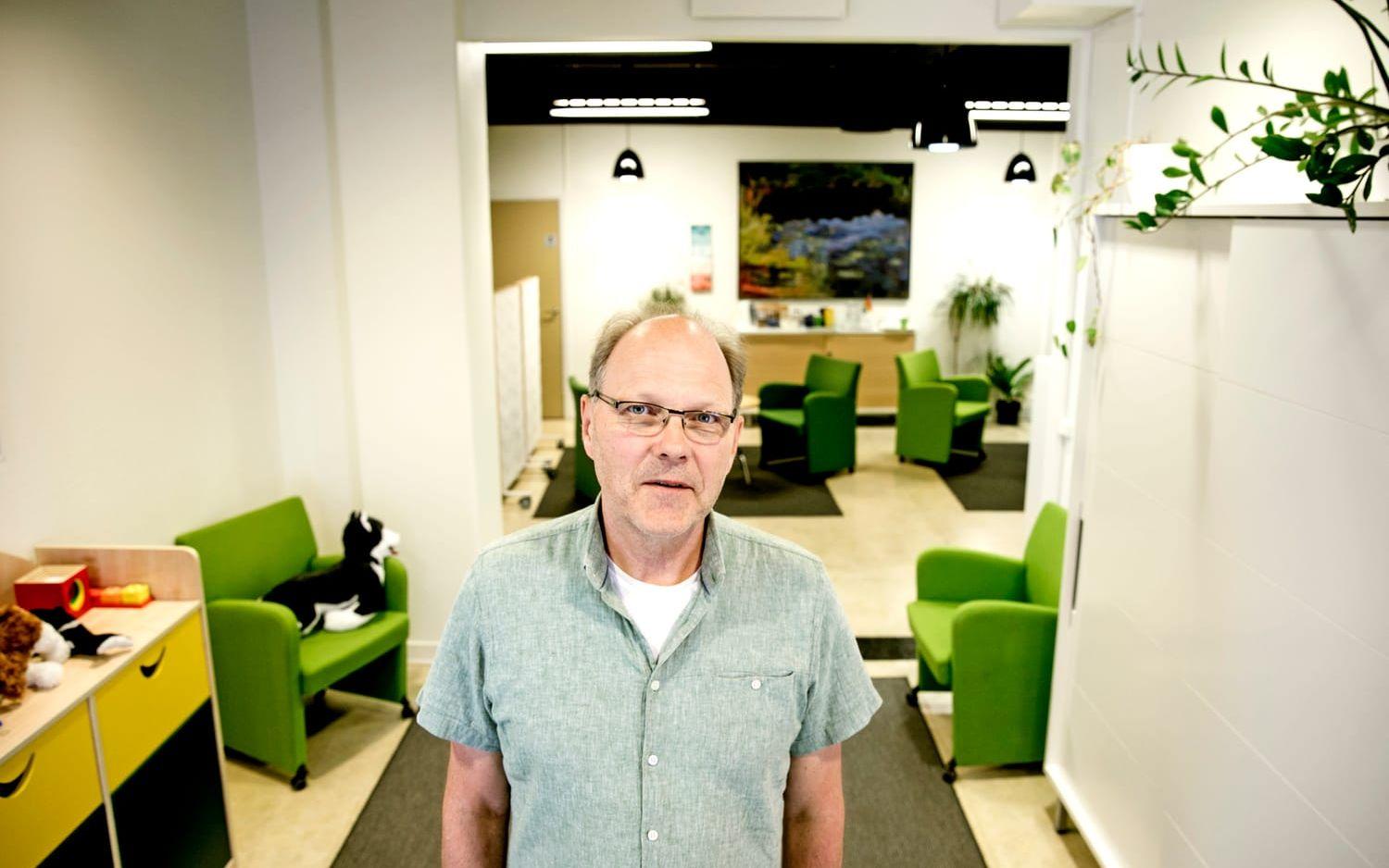 Carl-Johan Collin jobbar som terapeut på Kriscentrum för män. Bild: Per Wahlberg.