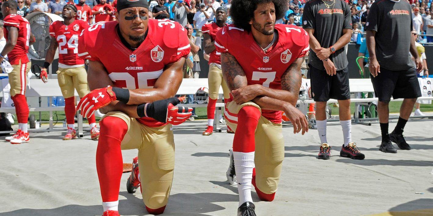 San Francisco 49ers Eric Reid och Colin Kaepernick började knäböja när nationalsången spelades höstern 2016 som en protest mot polisvåld. Arkivbild.