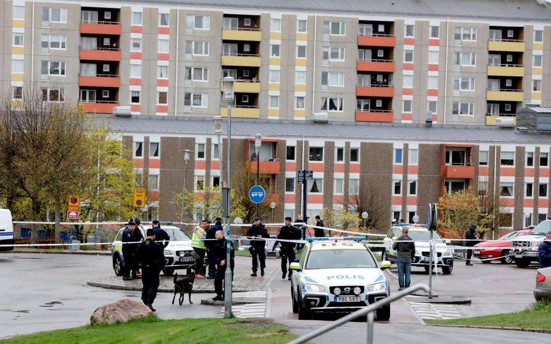En man har skjutits till döds i Lövgärdet den 11 maj 2017, vilket är den första dödsskjutningen i Göteborg i år. Bild: Per Wahlberg
