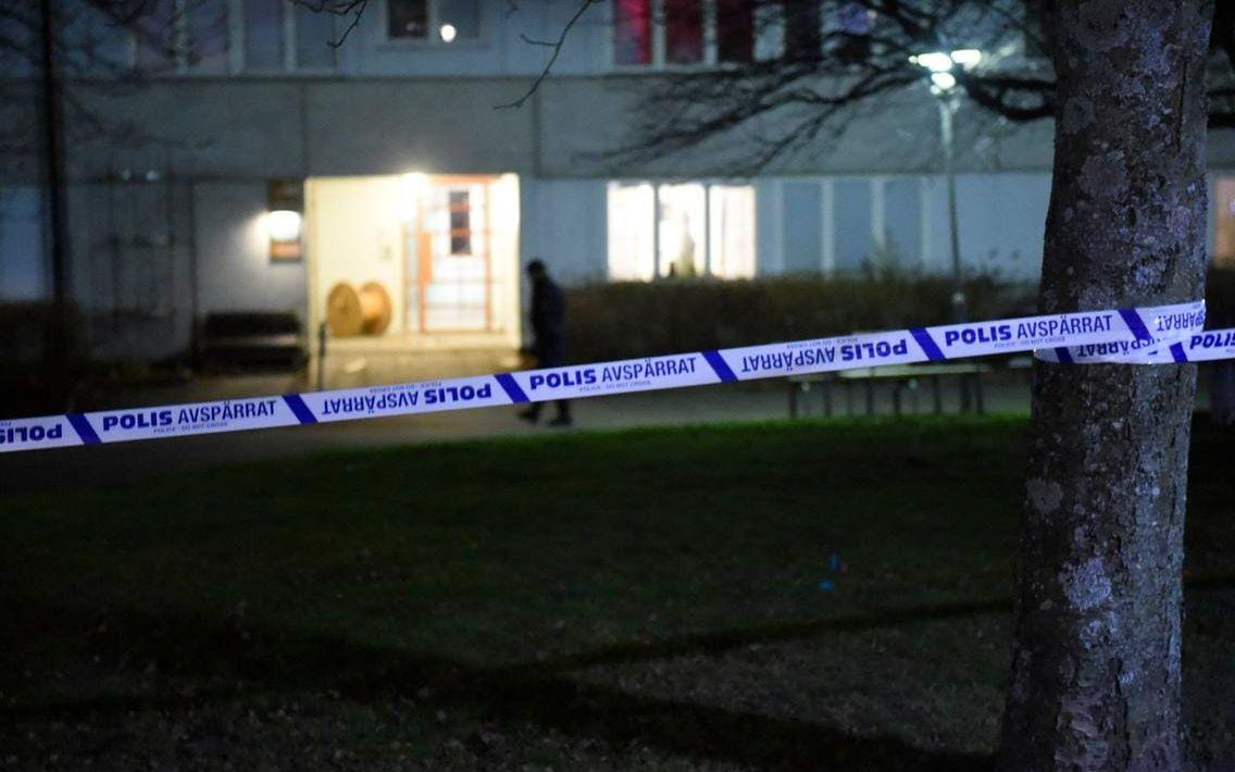 En man i 20-årsåldern hittades skjuten utomhus i Lövgärdet i slutet på oktober. Bild: GP

