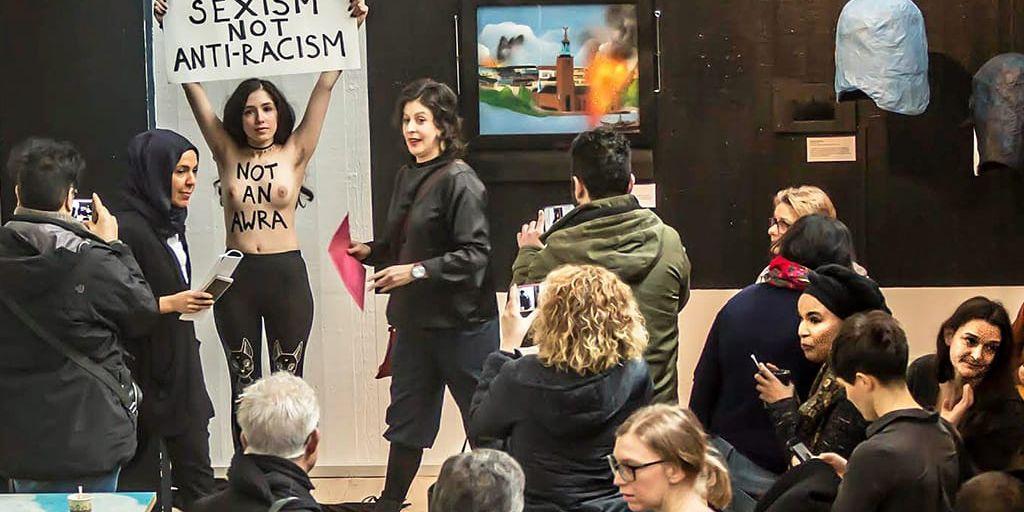 En barbröstad demonstrant, Aliaa Elmahdy, som dödshotad tvingats fly från hemlandet Egypten, genomförde en aktion under konferensen i Botkyrka i samarbete med feministgruppen Femen. Hon möttes av en skur av fördömanden från konferensens deltagare, skriver debattören.