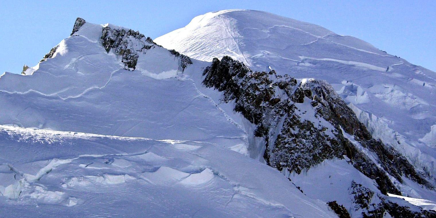 Mont Blanc ligger i Alperna, i gränsområdet mellan Frankrike och Italien.