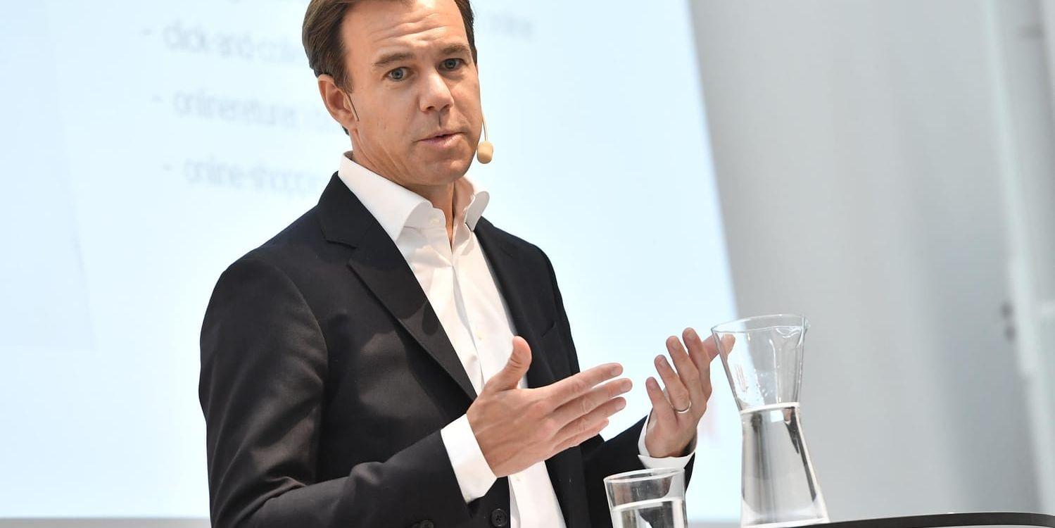 H&M:s vd Karl-Johan Persson presenterar delårsrapport.
