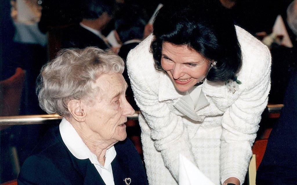 Silvia talar med barnboksförfattarinnan Astrid Lindgren under en gallamiddig på Grand hotell i Stockholm 3:e december 1997, i samband med ett statsbesök av Rysslands president Boris Jeltsin. Foto: TT.