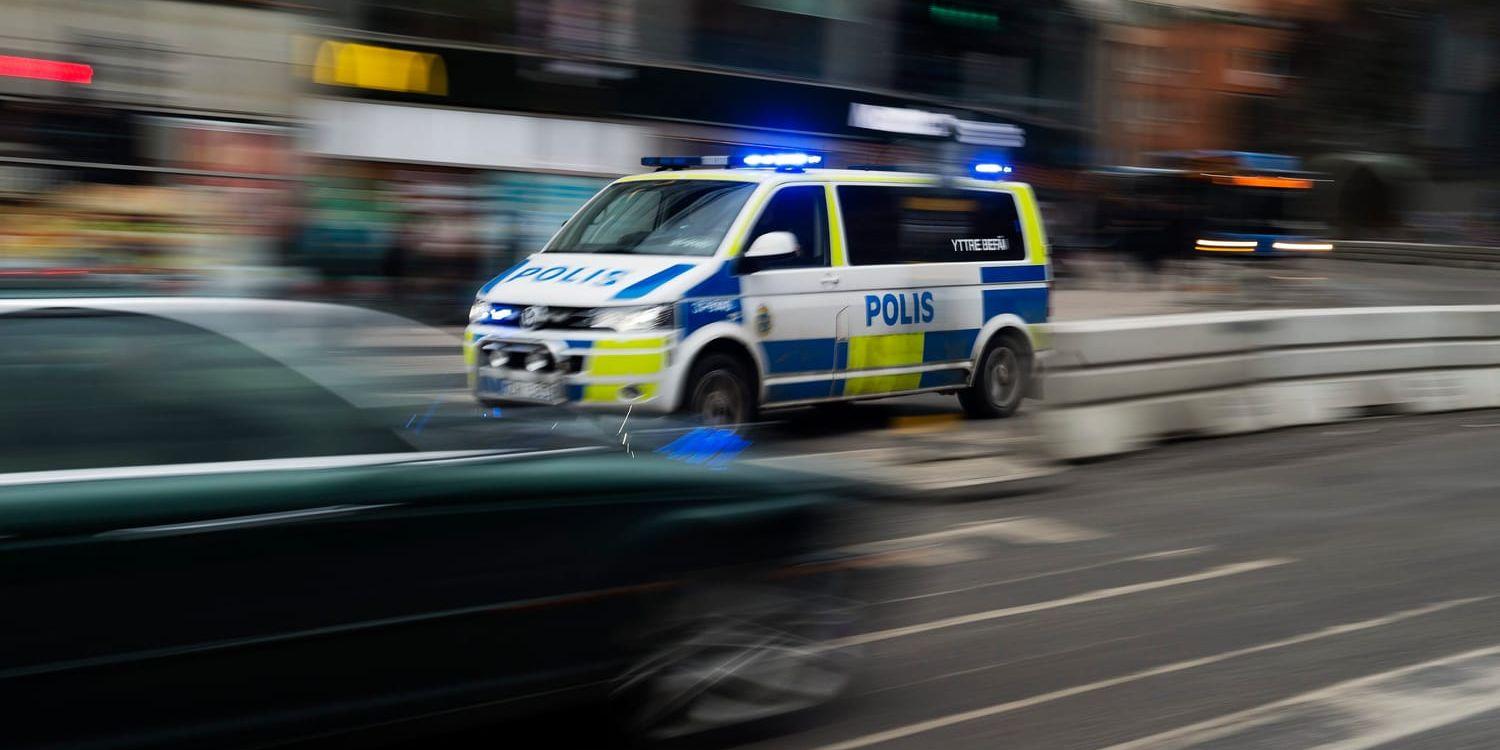 En man i 25-årsåldern har blivit knivskuren i närheten av Rinkebytorget i nordvästra Stockholm. Arkivbild.