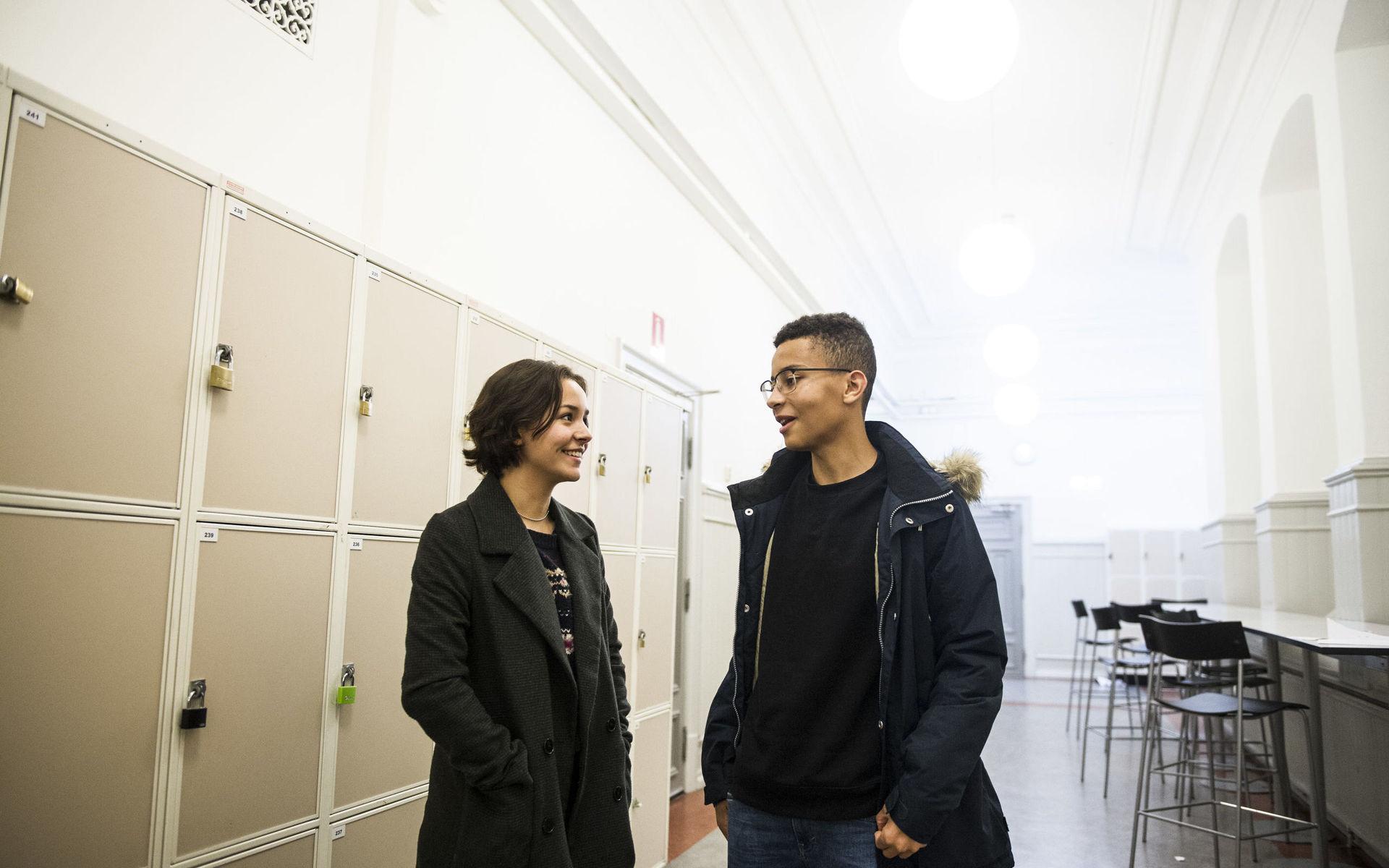 Alva Unsgaard, 16 år, och Edvin Johansson, 15 år, hoppas att många unga ska rösta i valet till ungdomsfullmäktige.