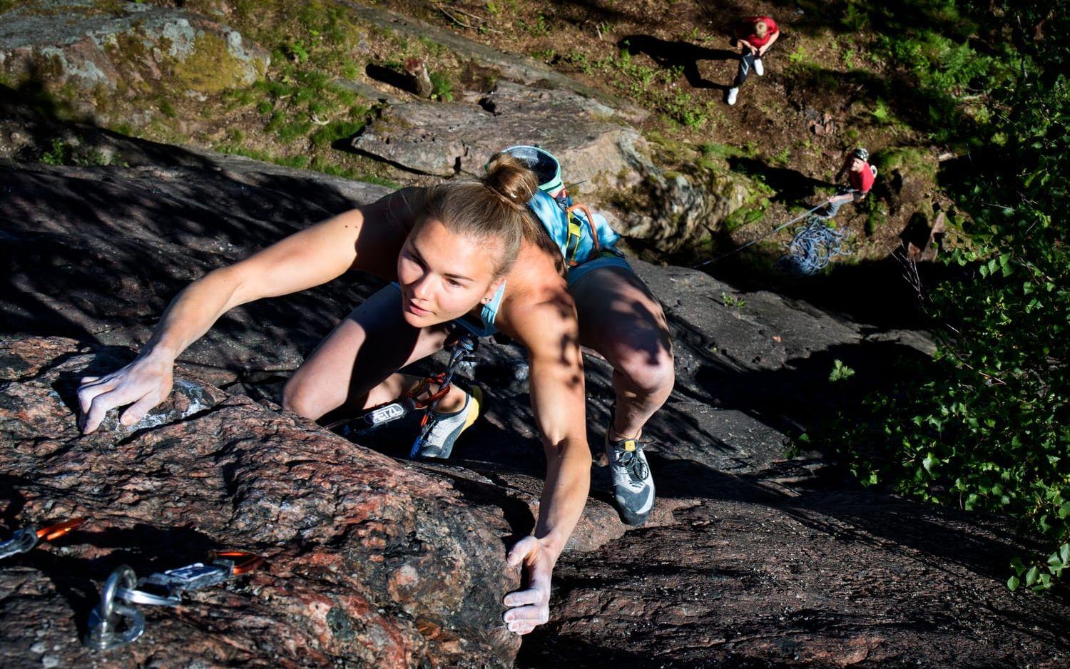 Stella Plantin, erfaren klättrare med landslagsmeriter, var en av "biståndsarbetarna" under Magnus Carlsson svindlande klättring. Bild: Nicklas Elmrin