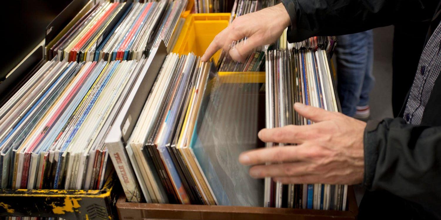 Vinyl- och cd-branschen använder mycket plast som senare slängs. Både tillverkare och artister funderar över hur skivbranschen kan bli mer miljövänlig. Arkivbild.