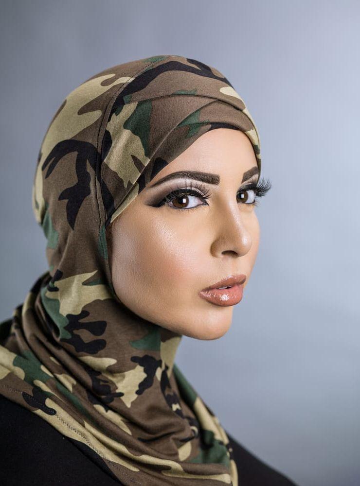 Iman Aldebe har även utformat varianter av hijab för bruk inommilitärt bruk och för räddningspersonal. oto: ArkDes.
