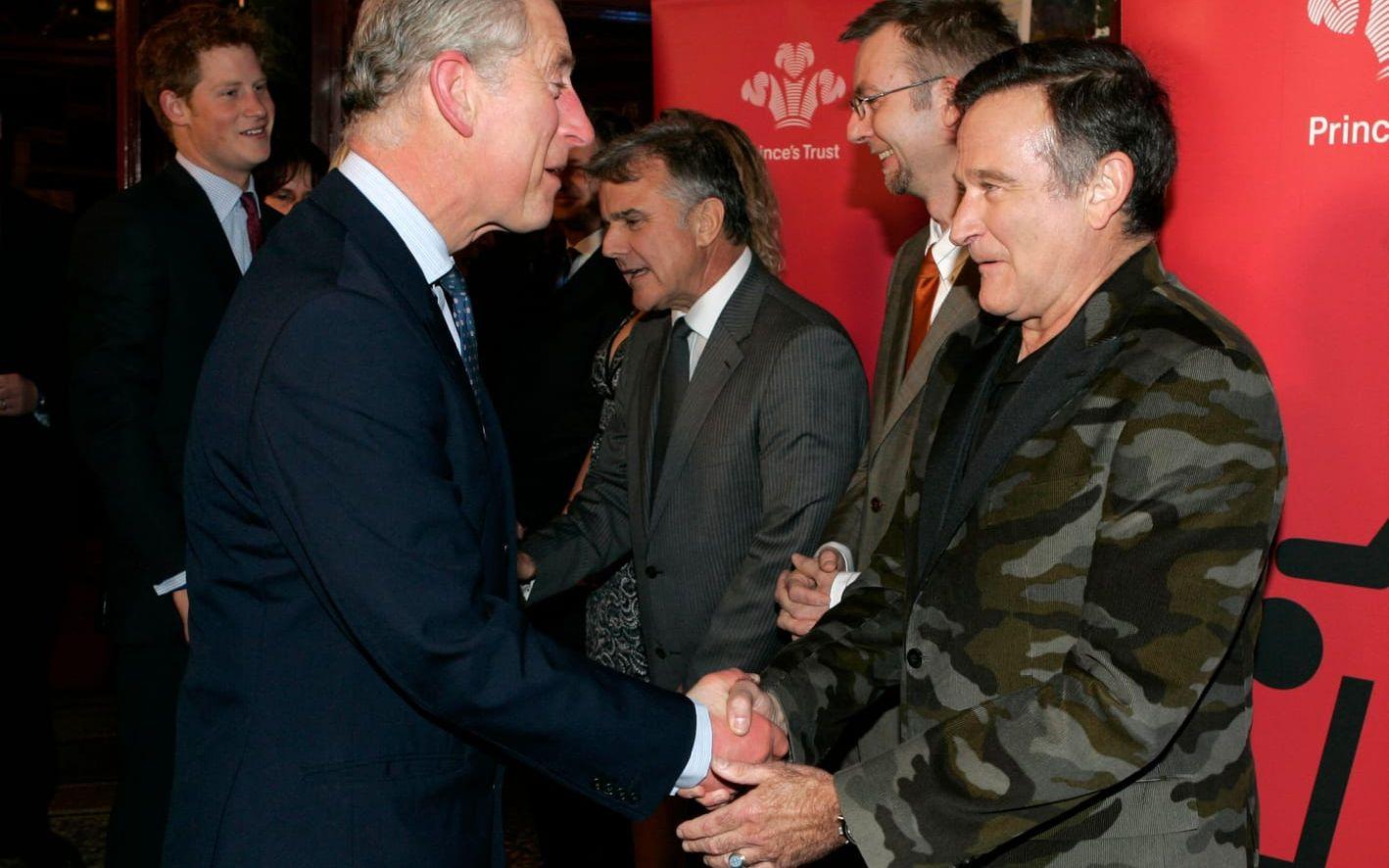 2008, Robin Williams möter Storbritanniens Prins Charles vid firandet av Prince 60-års firande. Bild TT