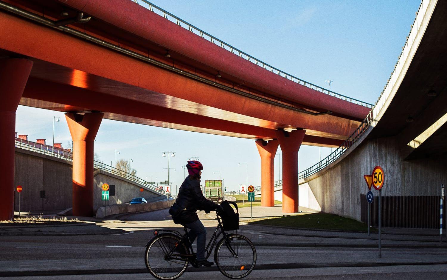 Varför inte redan nu bygga om hela Partihallslänken – Röde orm – till cykelbana? Det skulle göra även cyklisterna i Köpenhamn avundsjuka, skriver Ola Nylander. Foto: Oliver Lindkvist