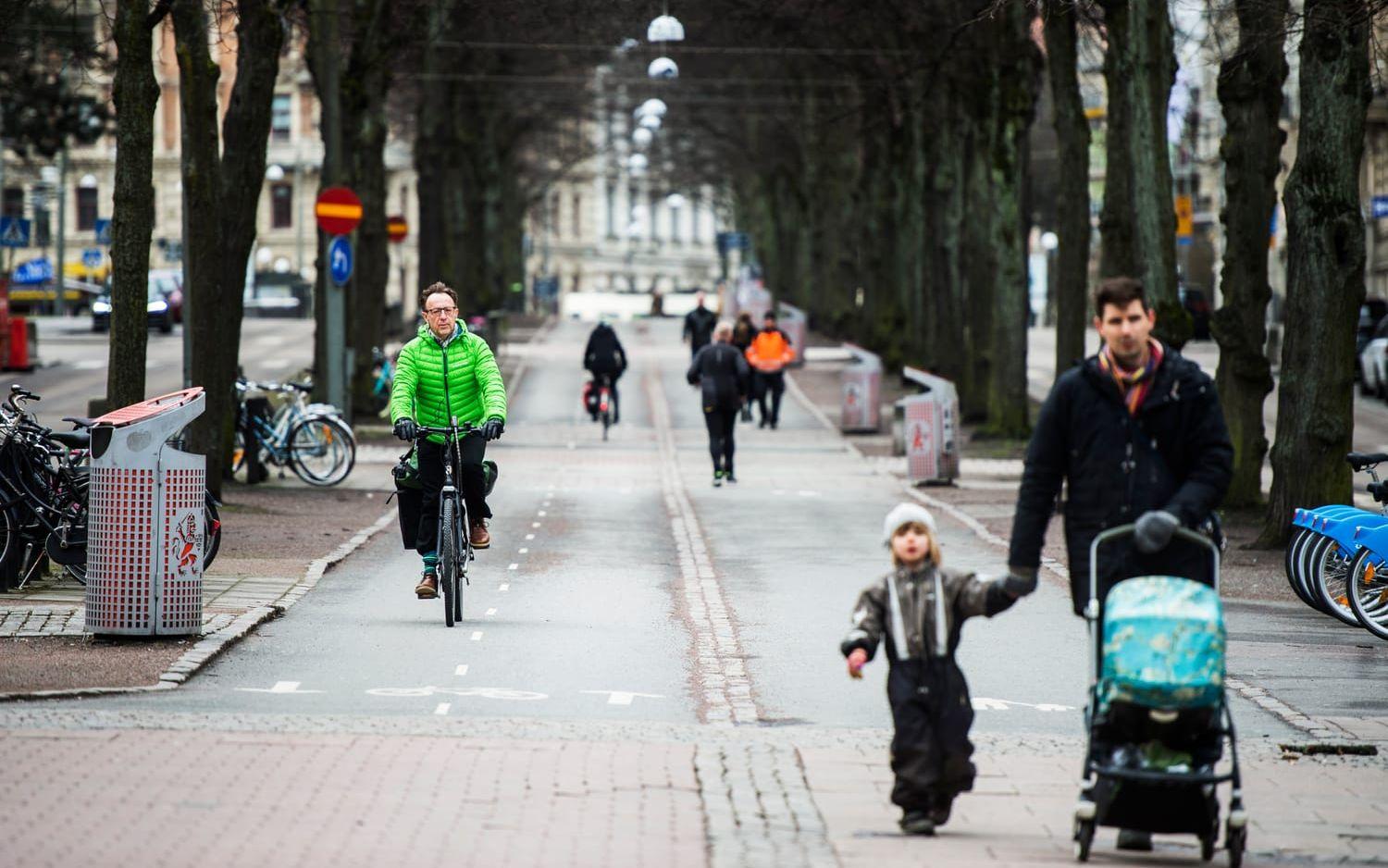 I Göteborg görs var tionde resa till jobbet med cykel. Det gör Göteborg till en stad som utmärker sig som en av de allra sämsta i klassen. I Lund och i Malmö görs nästan varannan resa till jobbet med cykel. Det är siffror som Göteborgs Trafikkontor inte ens når upp till i sin vision för Göteborg 2035.  Foto: Oliver Lindkvist