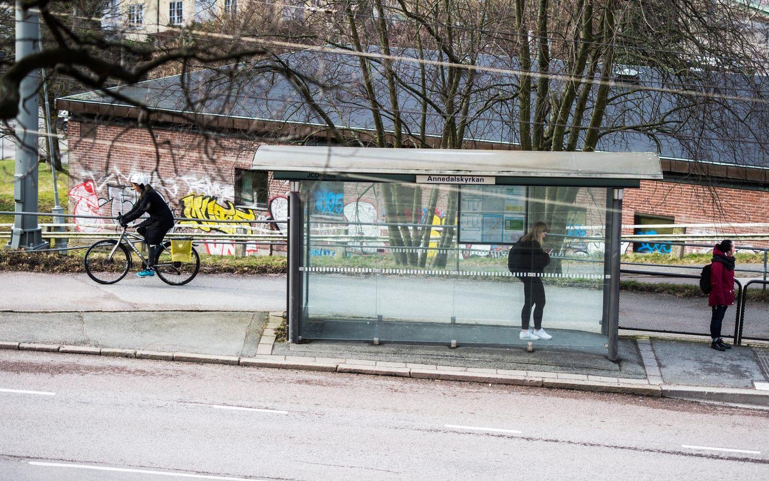 I Malmö och Lund diskuteras motorvägar för cyklar. Det vill säga breda och släta cykelvägar. I Köpenhamn byggs snart en andra cykelbro över hamnen och cyklandet står för 30-40 procent av alla transporter. Foto: Oliver Lindkvist
