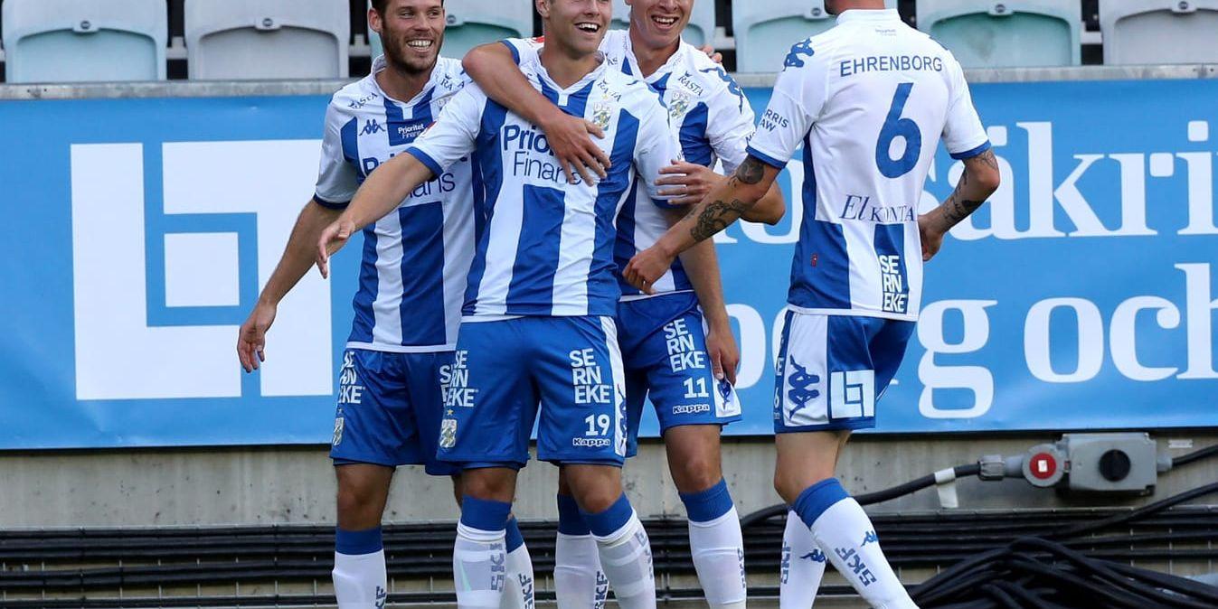 IFK Göteborg jublar efter mål mot Llandudno.