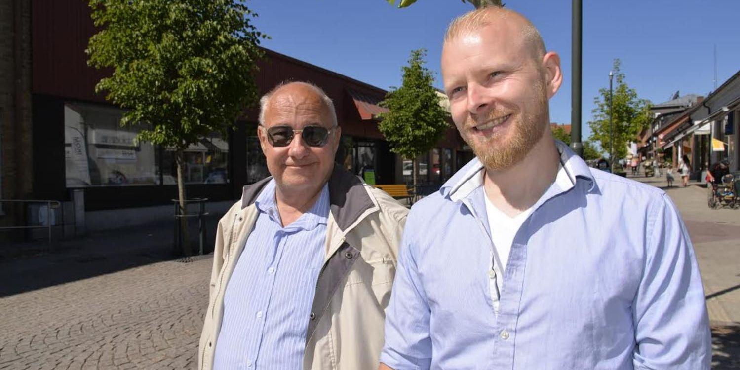 SD:s ordförande i Sjöbo, Lars Wilhelm Larsson och André af Geijerstam, på promenad i Sjöbo.