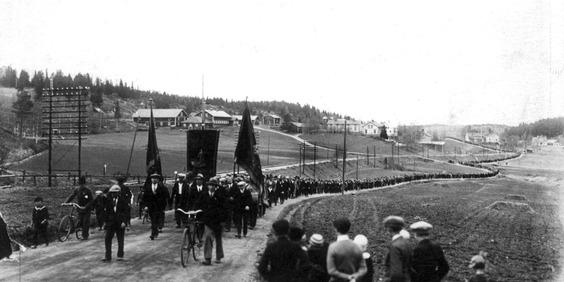 Demonstrationståget vid strejken i Ådalen 1931, där fem demonstranter sköts ihjäl av polisen.