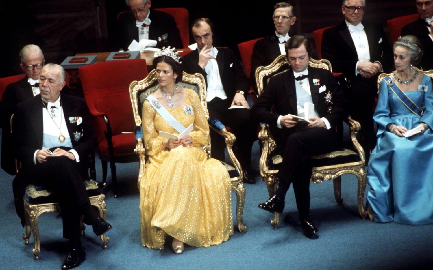 December, 1976: Drottning Silvia under Nobelprisutdelningen.