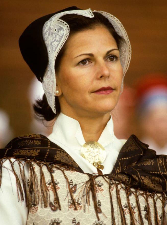 1984: Drottningen i folkdräkt 1984. Foto: Stella