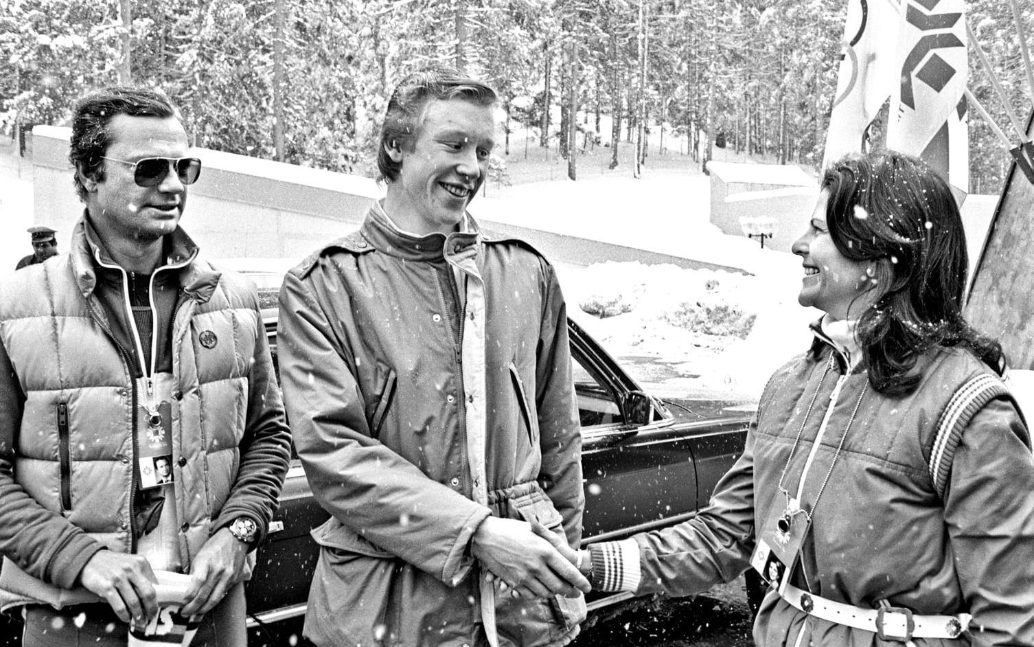13 februari, 1984: Silvia och kungen möter skidåkaren Gunde Svan under vinter-OS i Sarajevo.