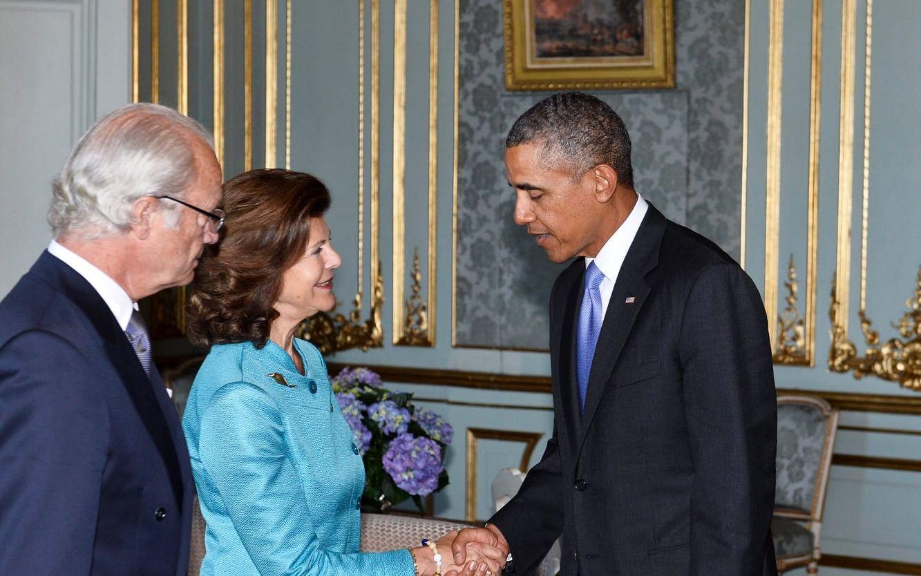 5 september, 2013: Silvia hälsar på USA:s president Barack Obama under ett officiellt besök i Stockholm.