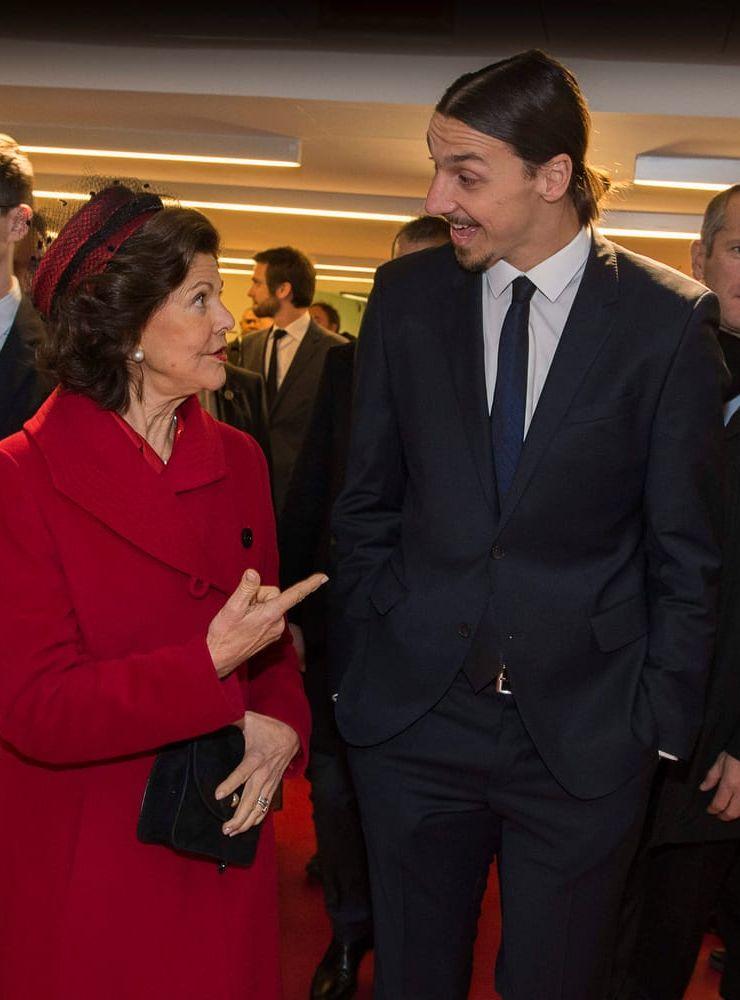2 december, 2014: Silvia och kungen besöker Frankrike och hälsar på Zlatan.