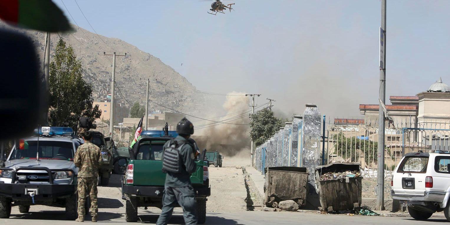 Militärhelikopter över Kabul.