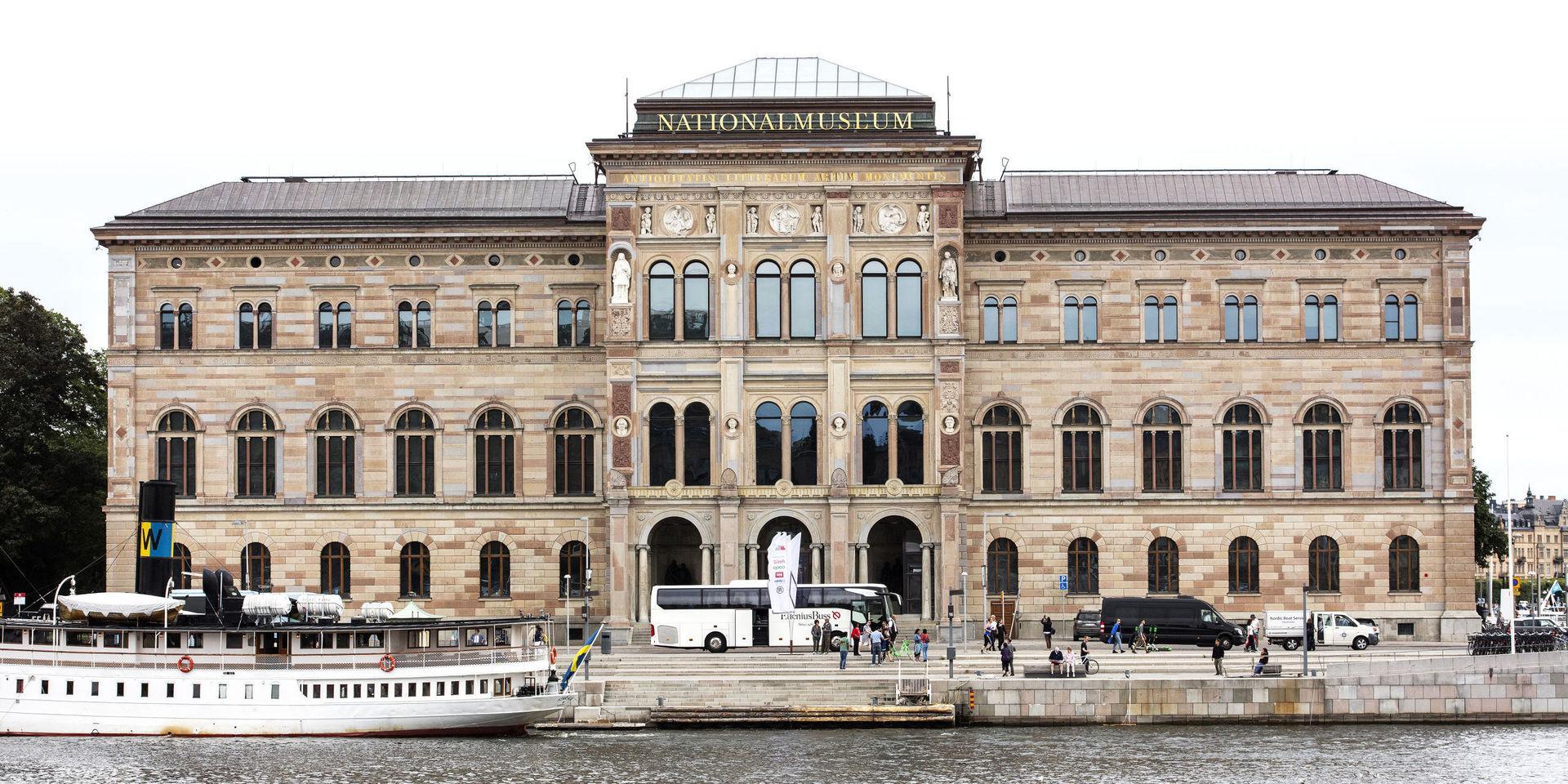 Nationalmuseum i Stockholm har öppet som vanligt, men har ställt in alla evenemang och begränsar insläppet så att det aldrig är fler än 500 personer i byggnaden samtidigt. Arkivbild.