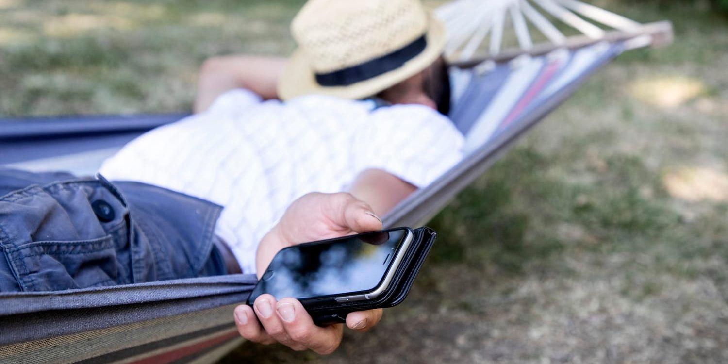 Den heta sommaren gjorde inte att många la ifrån sig mobilen – snarare tvärtom. Arkivbild.
