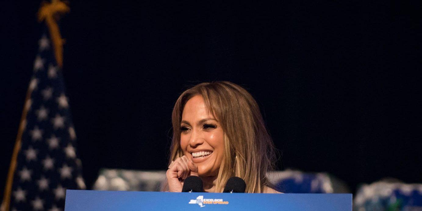 Jennifer Lopez meddelade på söndagen att hon donerar en miljon dollar till hjälpinsatser i Puerto Rico.